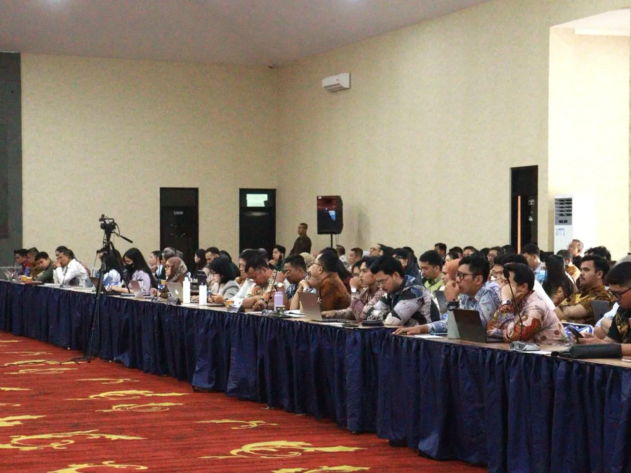 Participants attending a KPPU hearing